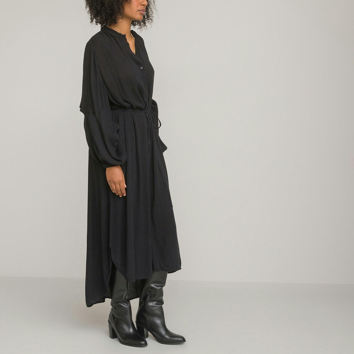 Robe longue, col rond, manches ballon