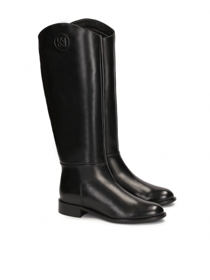 Leather high boots with a rounded upper