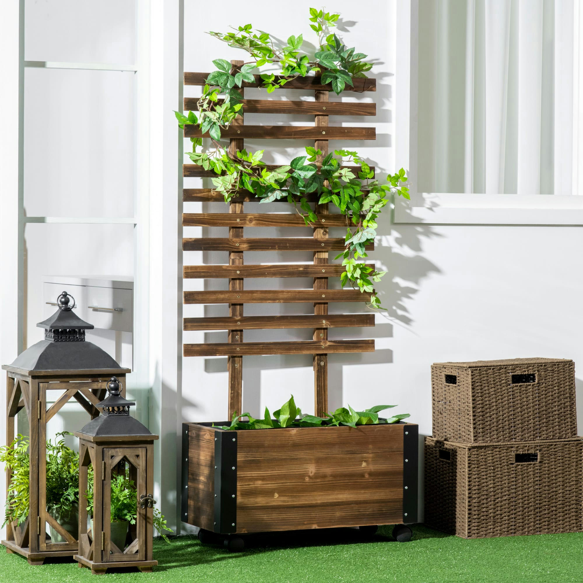 - Jardinière avec treillis roulettes métal sapin traité carbonisation