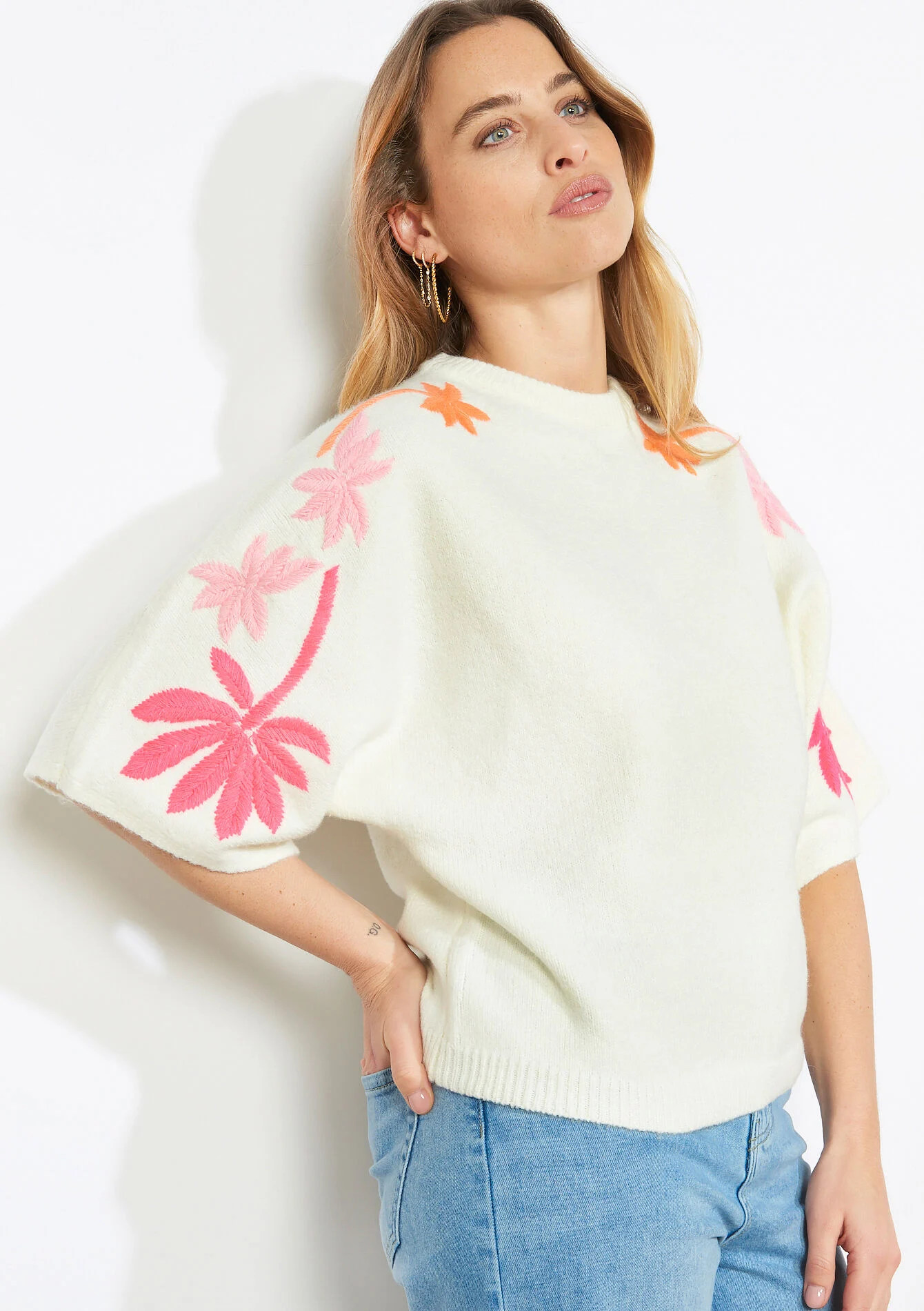 Geborduurde bloemenpull