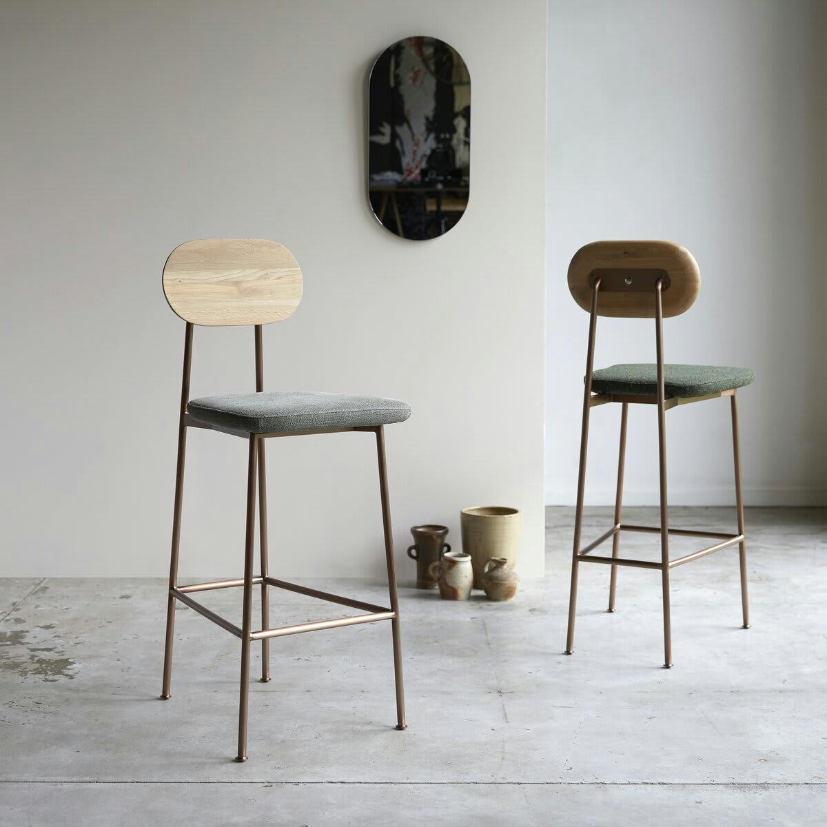 YUTAPI - Chaise de bar linen green en chêne massif