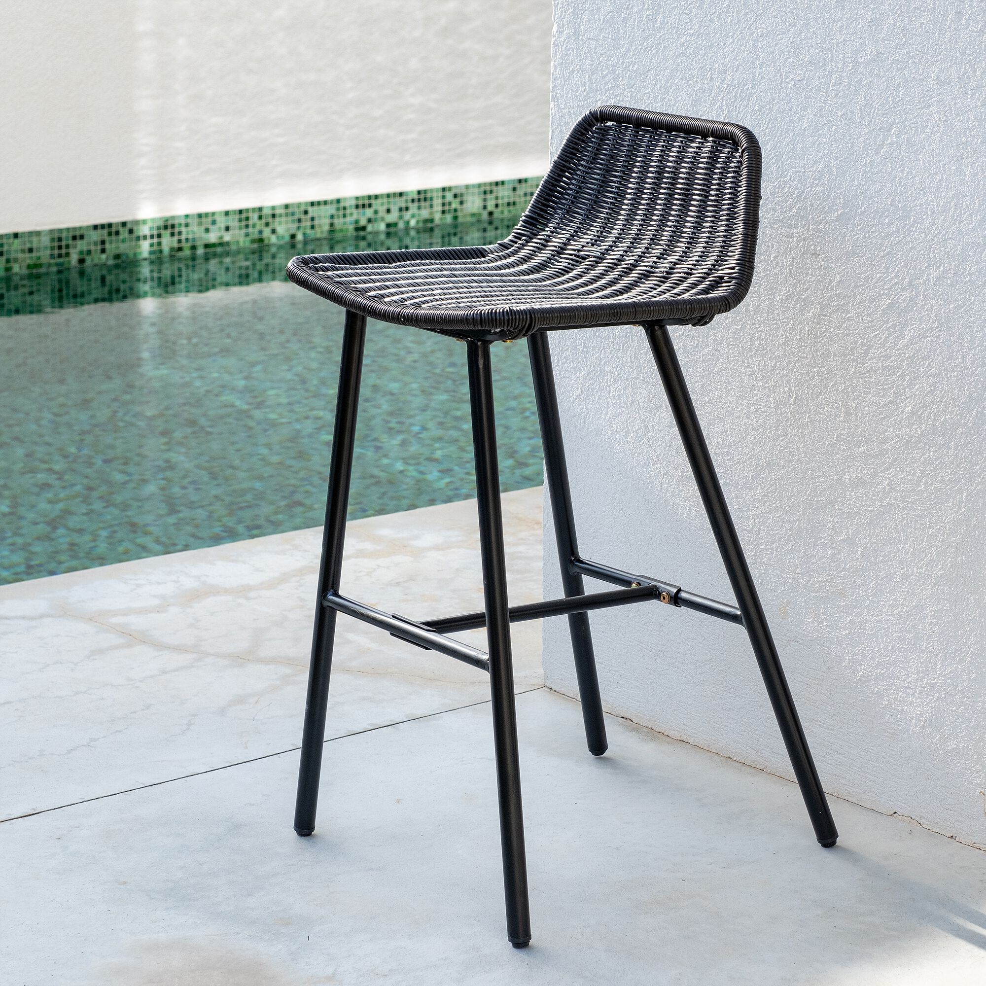 IZEL - Chaise haute en fer et résine tressée H72cm - noir