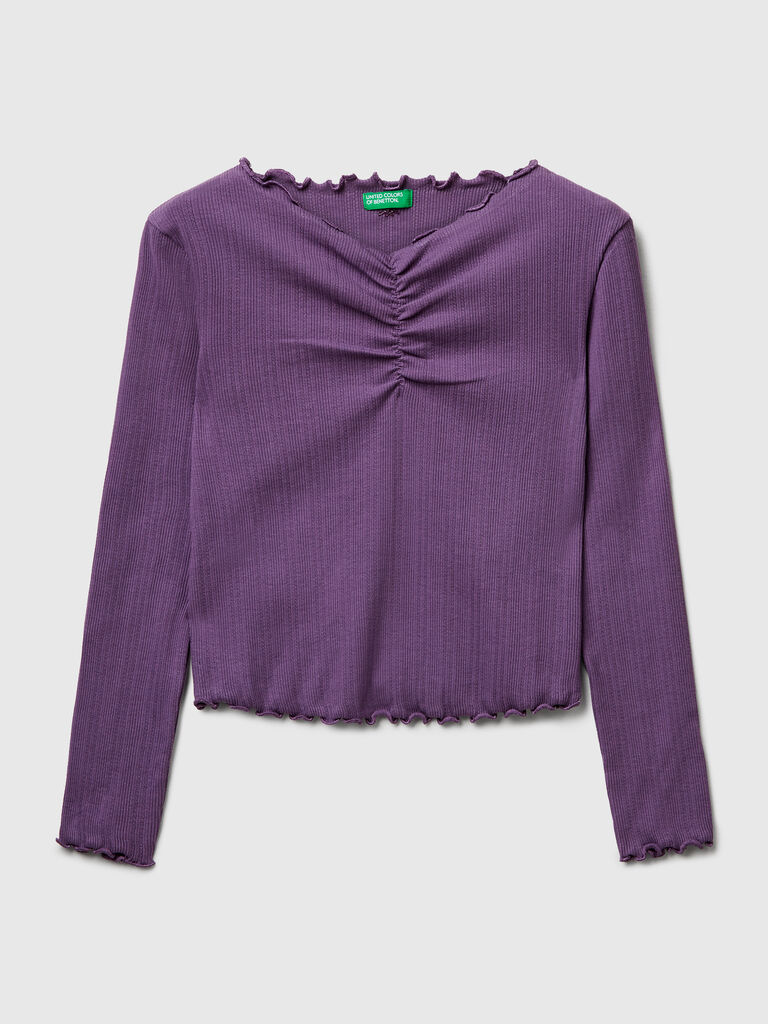 T-shirt with wavy edge