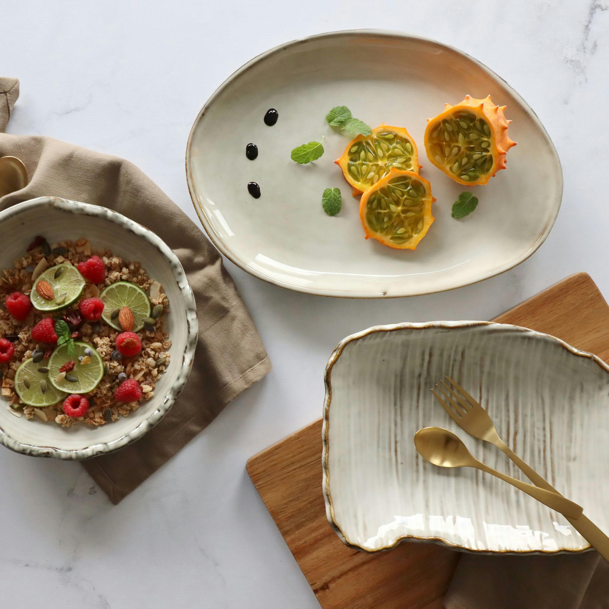 NAKURU - Assiette ovale en grès nuance de gris et beige