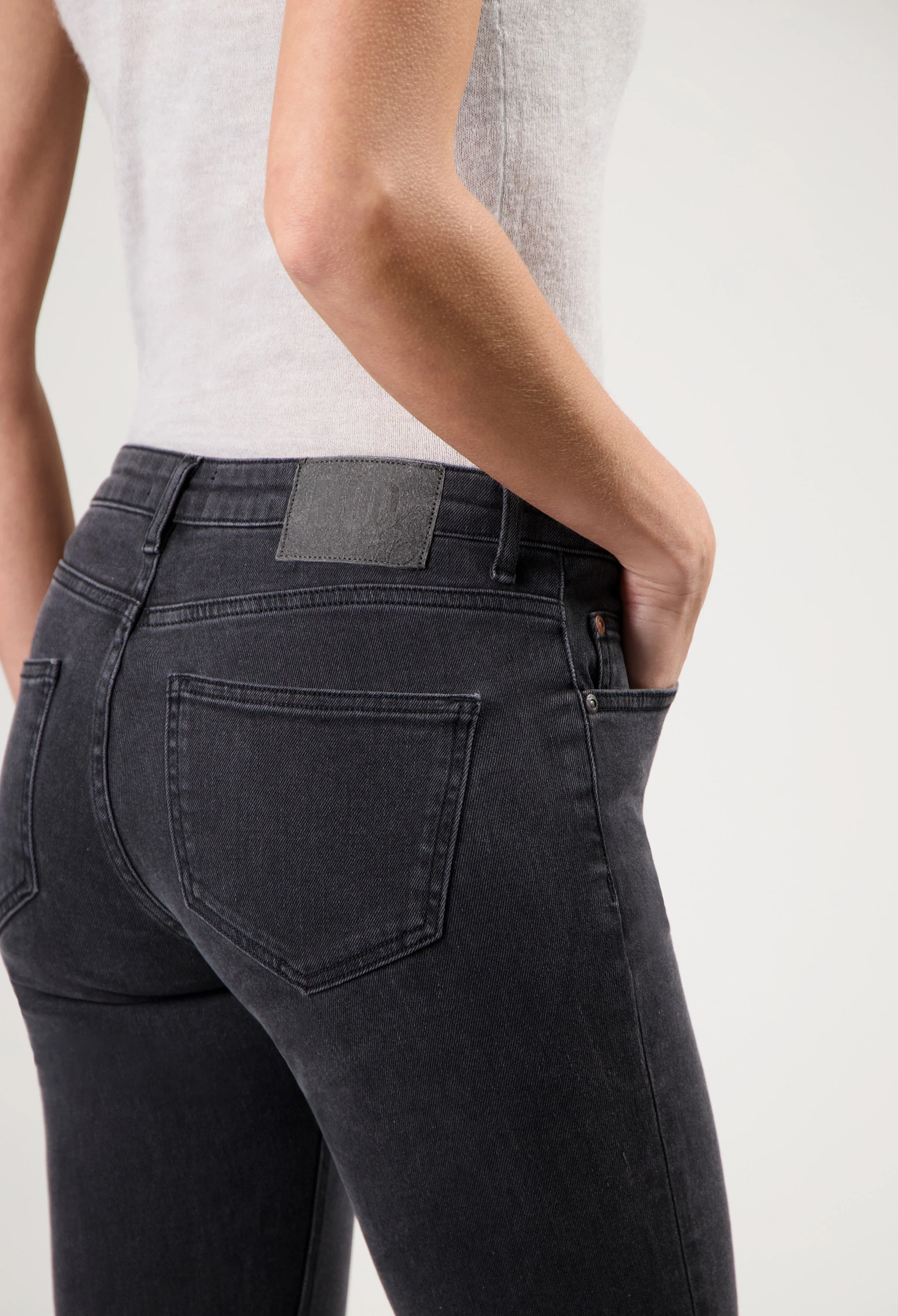 Faye Low Slim - Stone Black