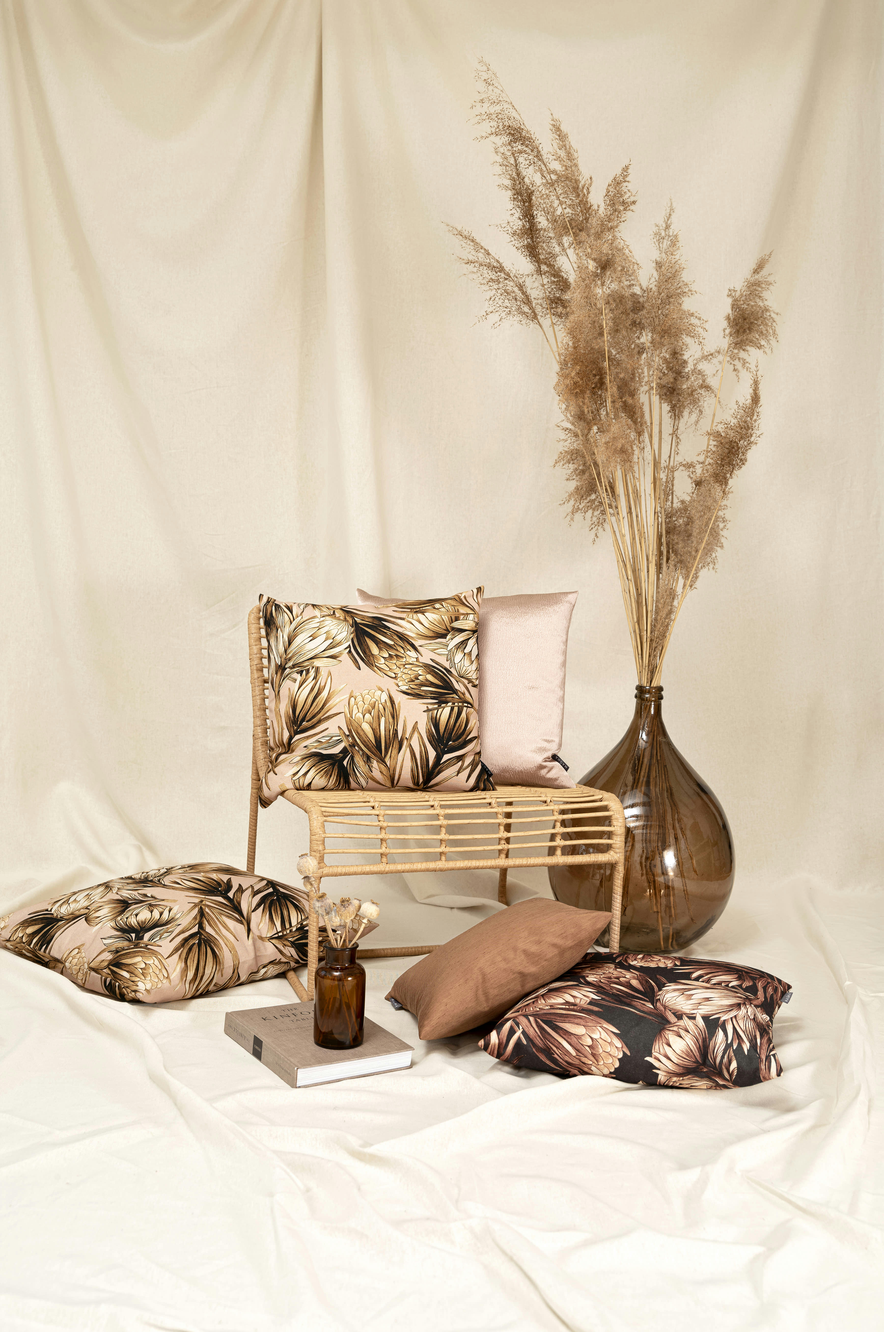 PROTEA - Housse de coussin motif floral imprimé sur fond rose 60x60 - Lot de 2