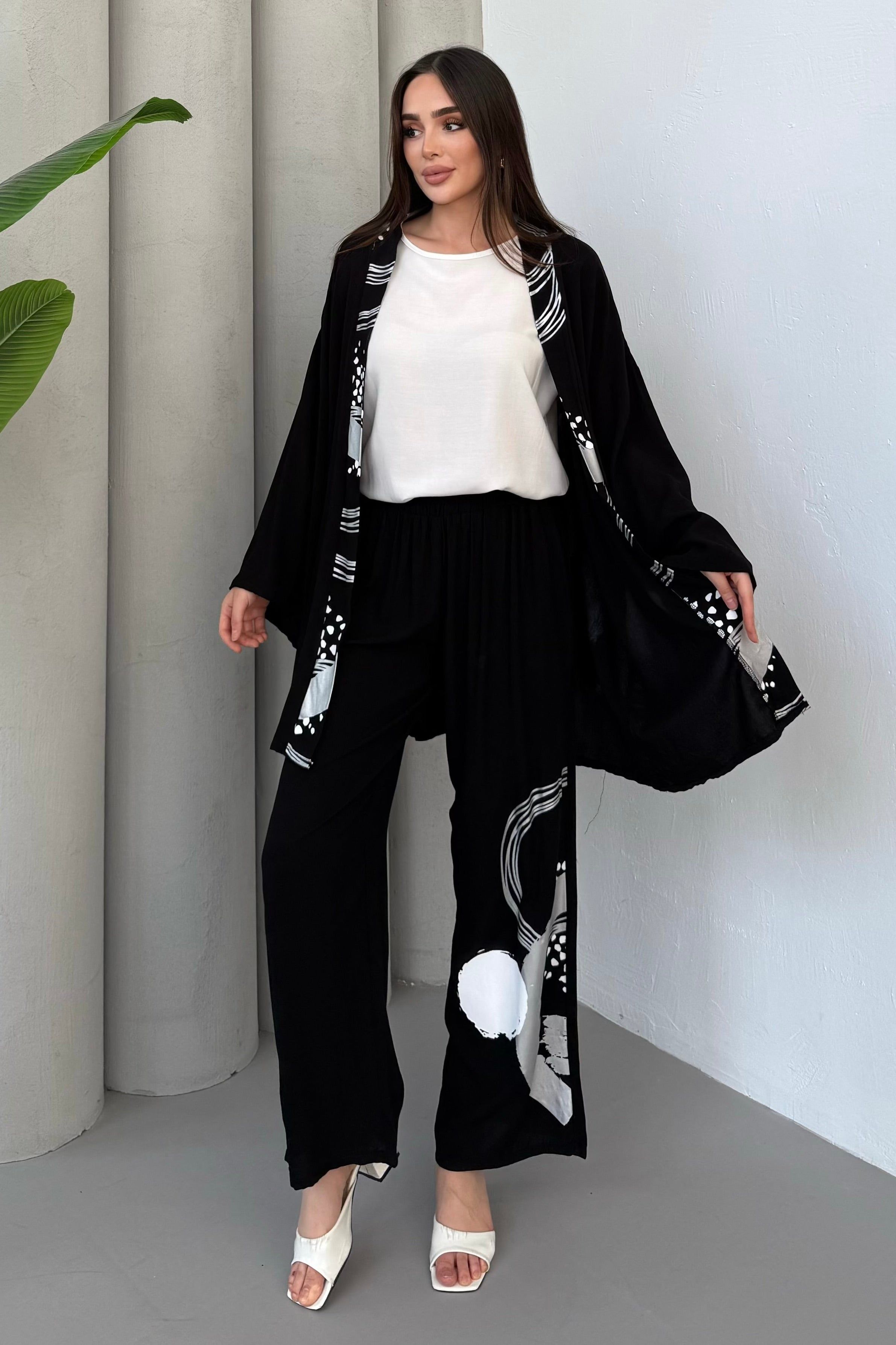 Belissh Abstract Print Kimono Co-Ord Set – Black& White