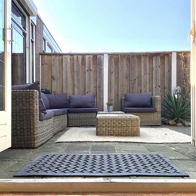 - Paillasson en caoutchouc tressé 122 x 61 cm