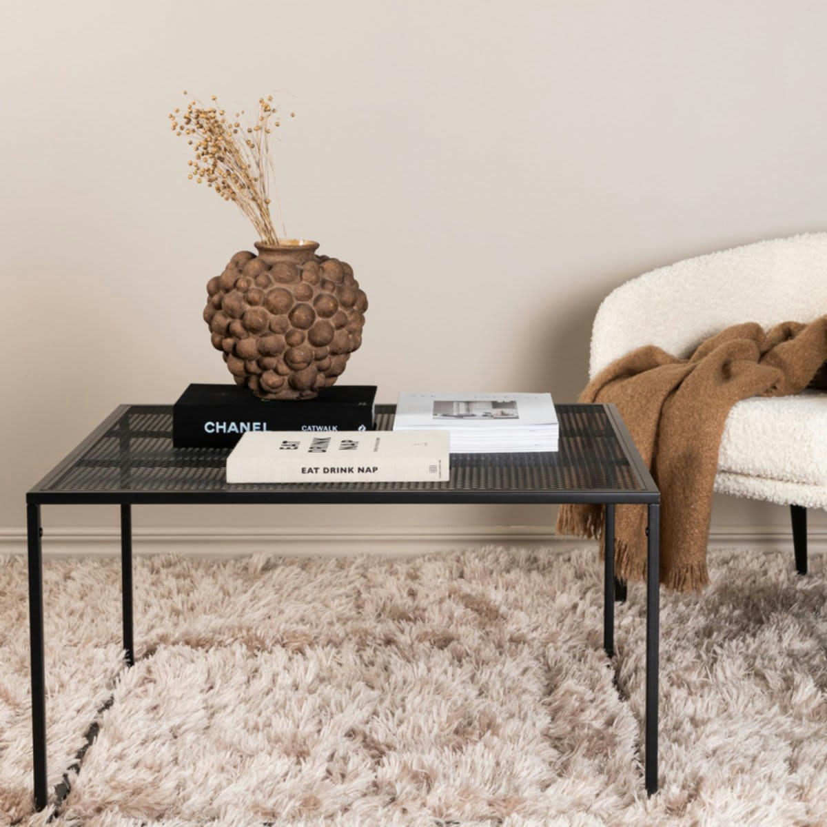 NETIA - Table basse moderne en métal noir