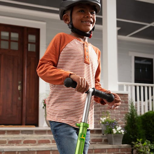 John Deere Kids Adjustable Push / Kick Ride On Scooter w/ Light Up Wheels 5y