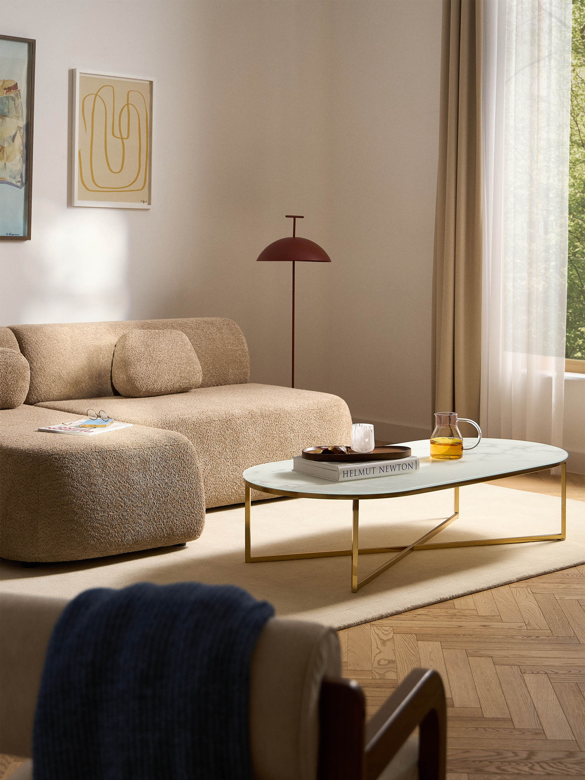 Ovaler Couchtisch Antigua mit Glasplatte in Marmor-Optik