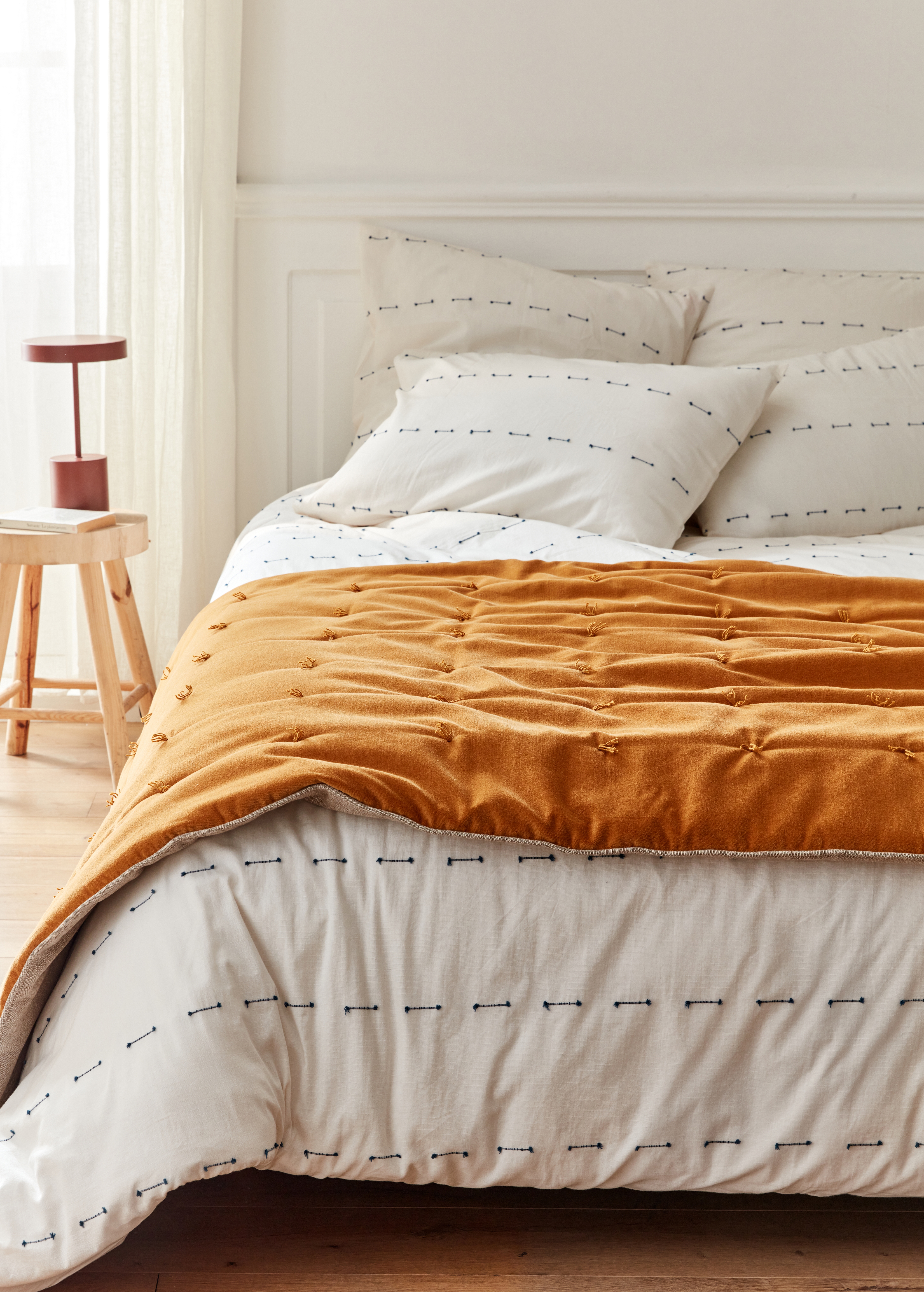 ÉDREDON EN VELOURS DE COTON OCRE