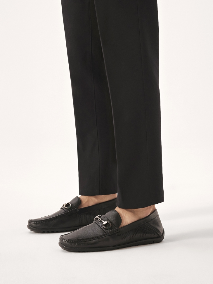 Comfortable black moccasins with metal rod