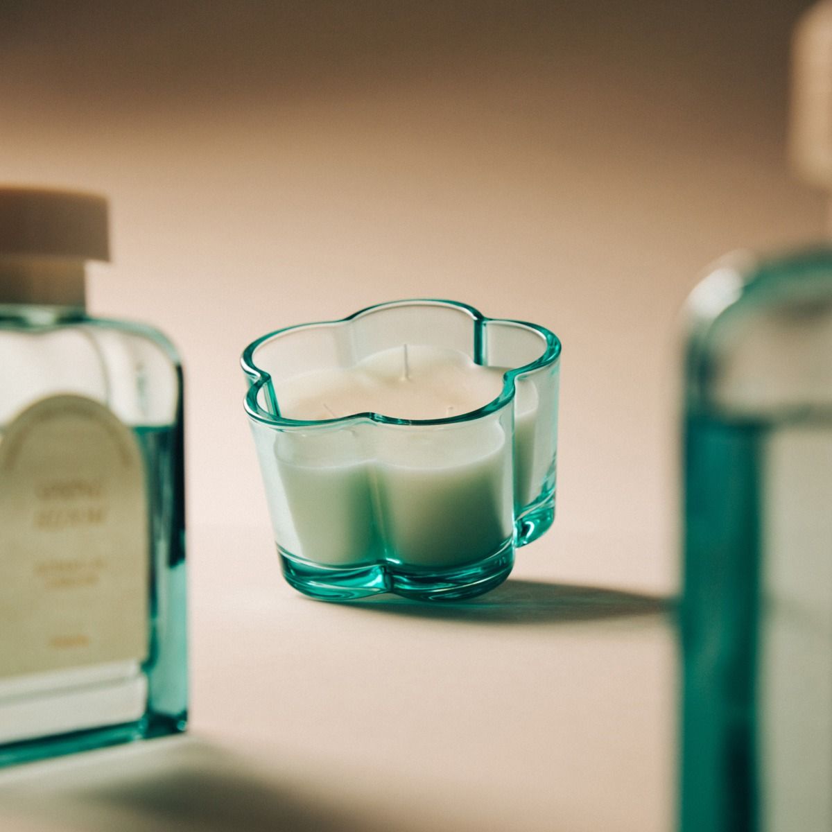 Świeca zapachowa SPRING BLOOM Botanical Garden 330 g