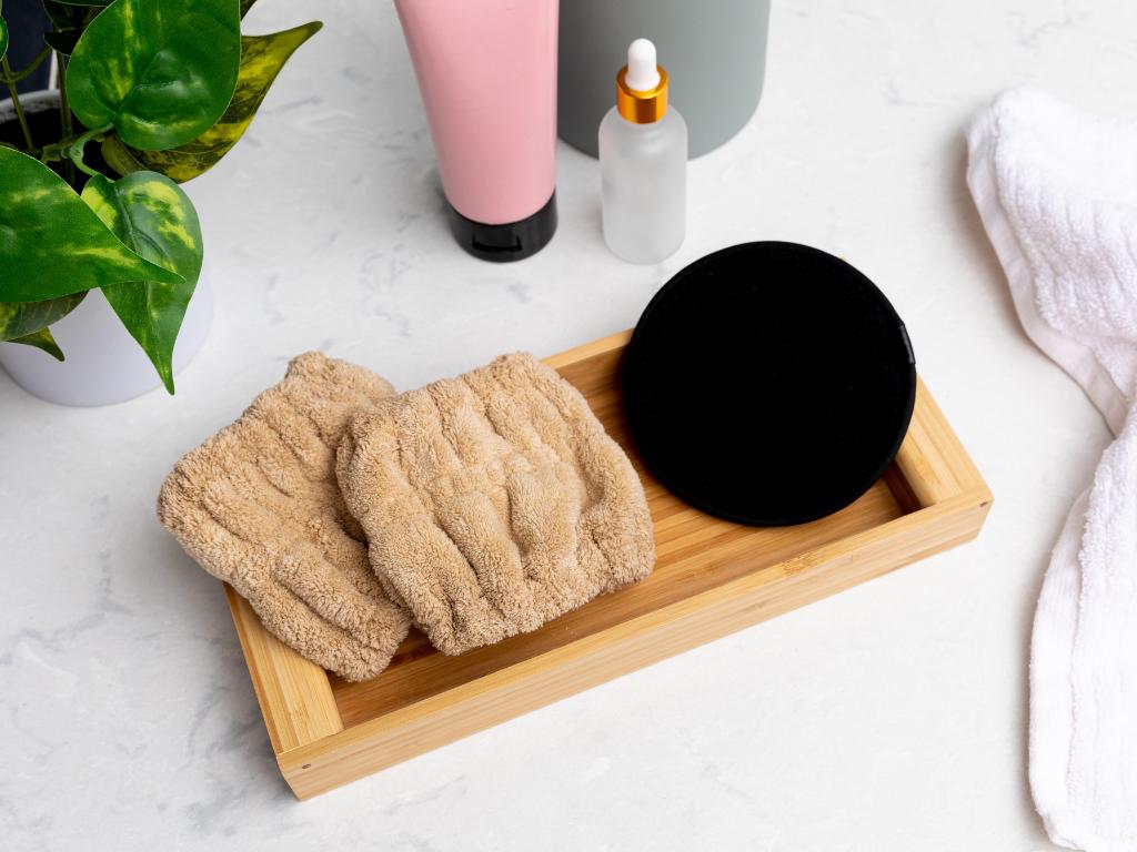 Spa Wrist Cuffs (2 Pairs) + Reusable Cleansing Sponge | Soft Microfiber Drip-Free Face Washing Set | Cozy Self-Care Essential