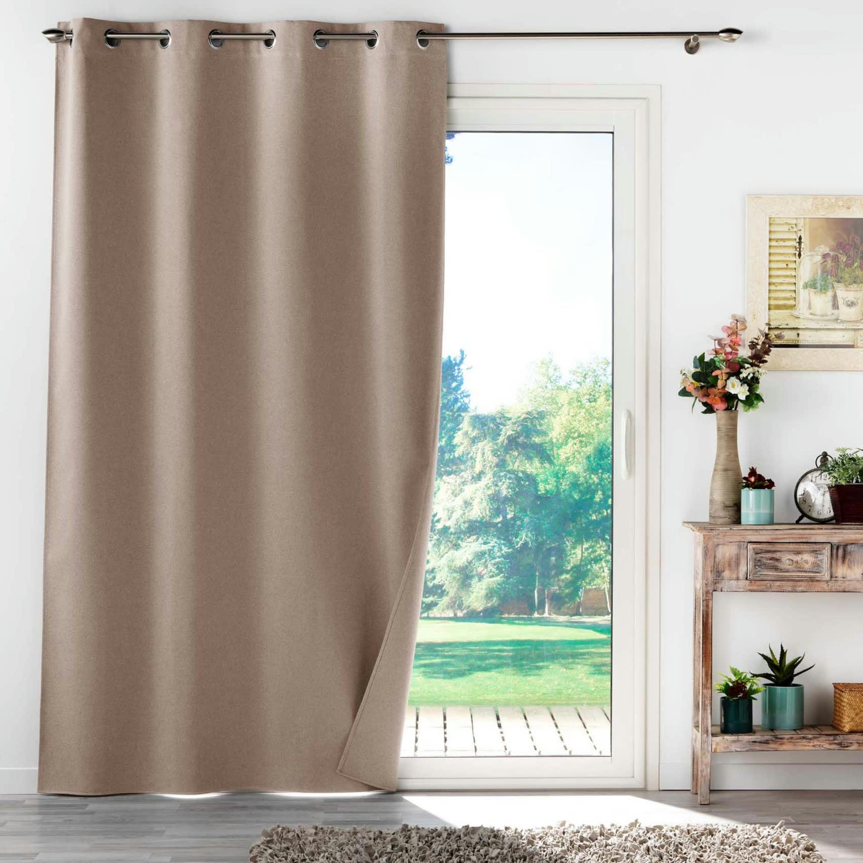 - Rideau d'ameublement occultant et isolant