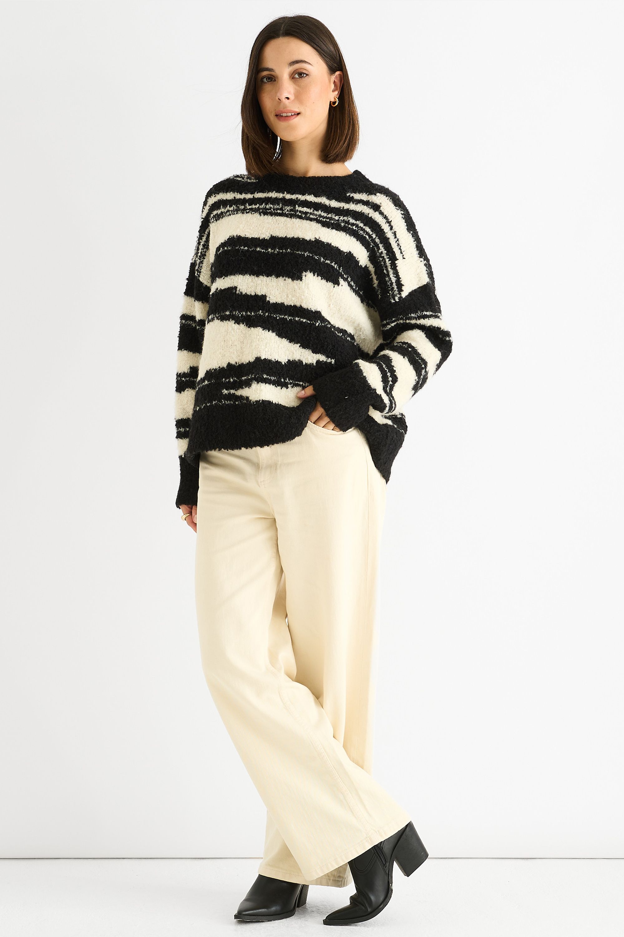 Gini London Black Abstract Oversized Knit Jumper
