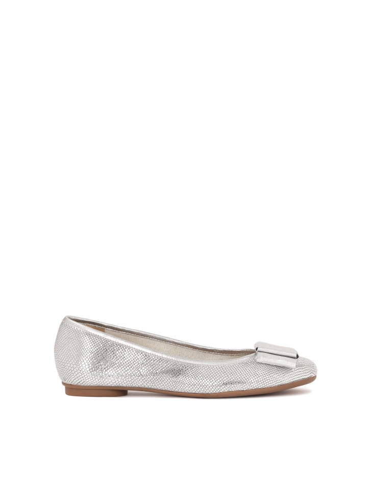 Embossed leather ballerinas in silver color