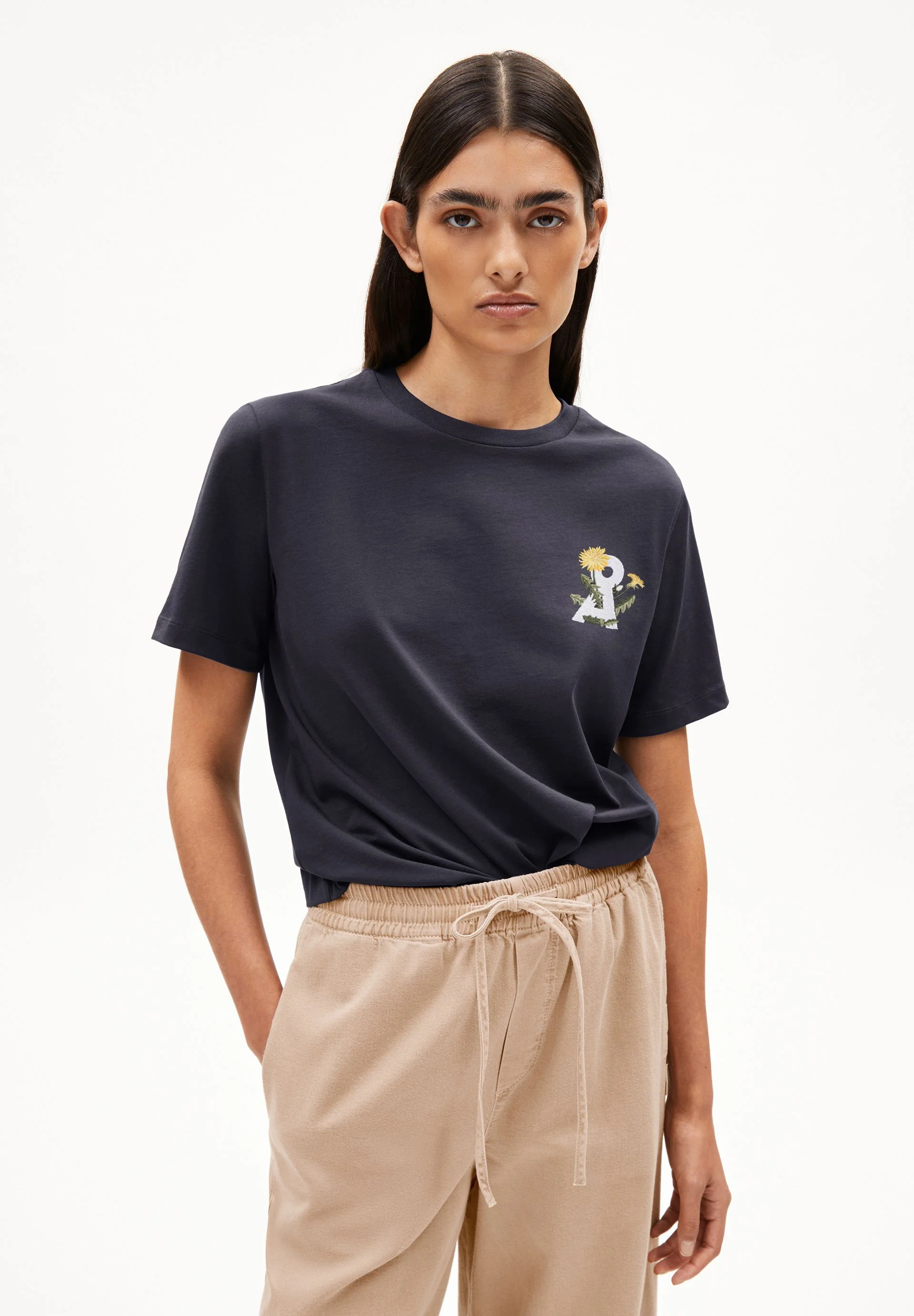 LUALAA DIFFERENCE T-SHIRT