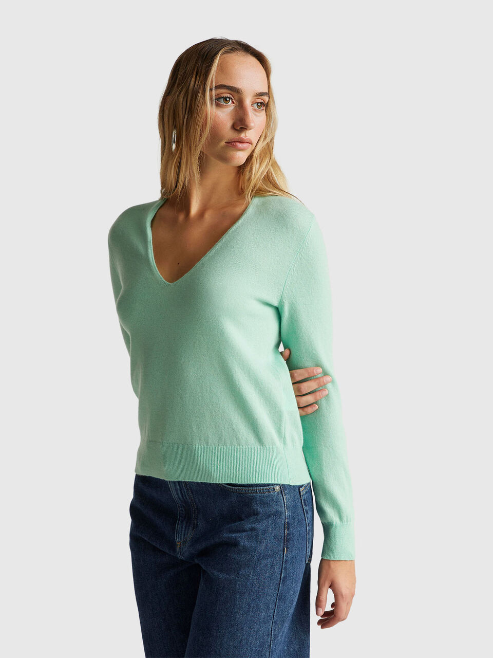Light green V-neck sweater in pure Merino wool