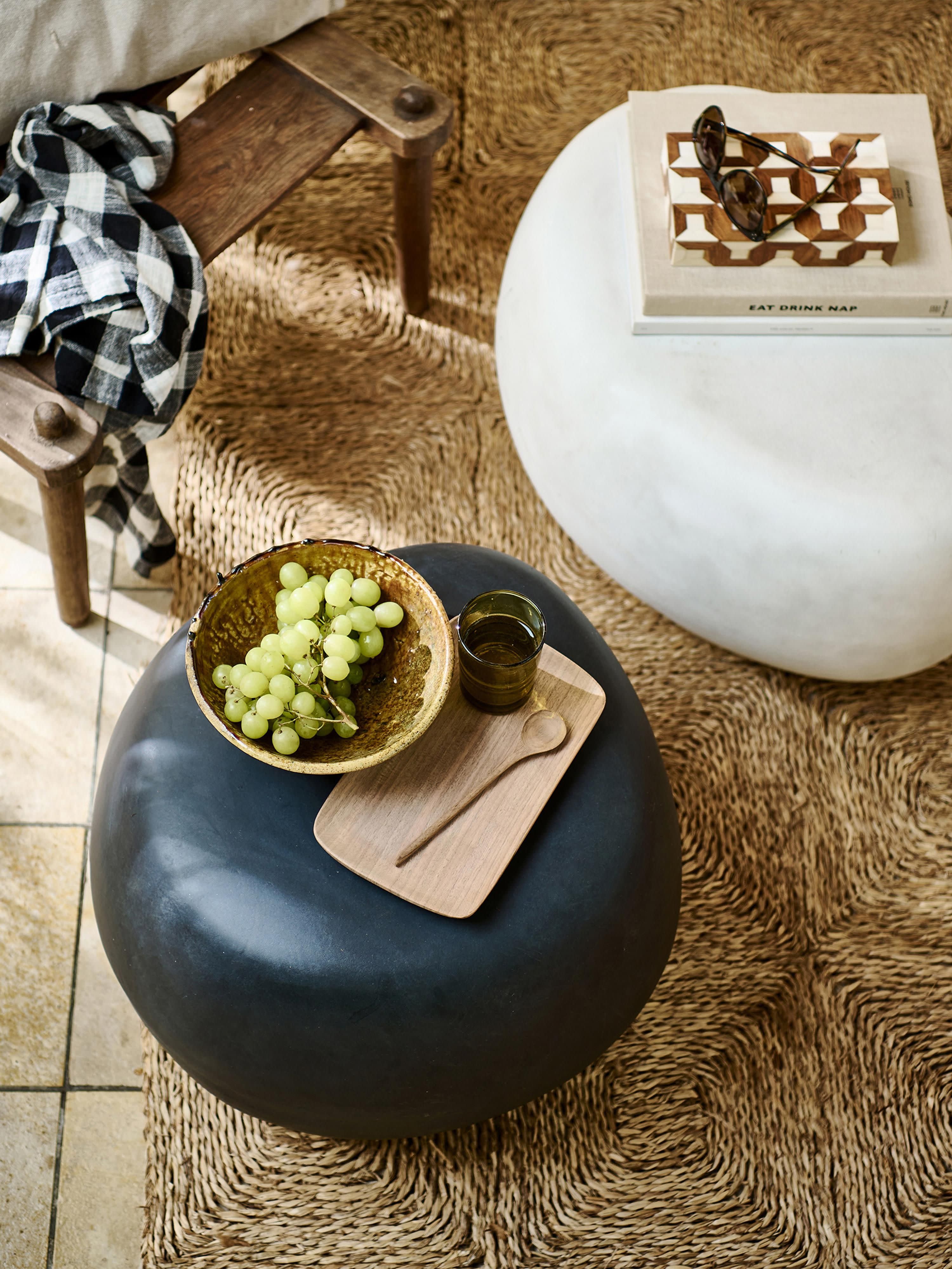 Garten-Couchtisch Pebble in organischer Form