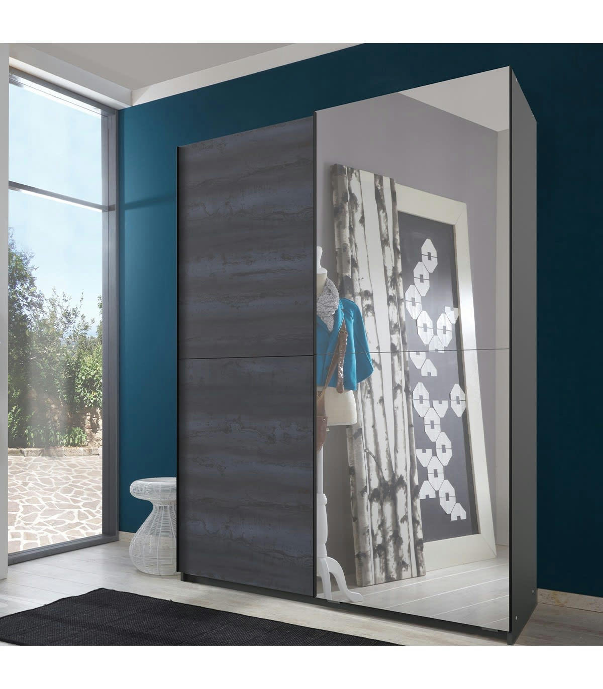 - Armoire 2 portes coulissantes dont 1 miroir - L135 cm
