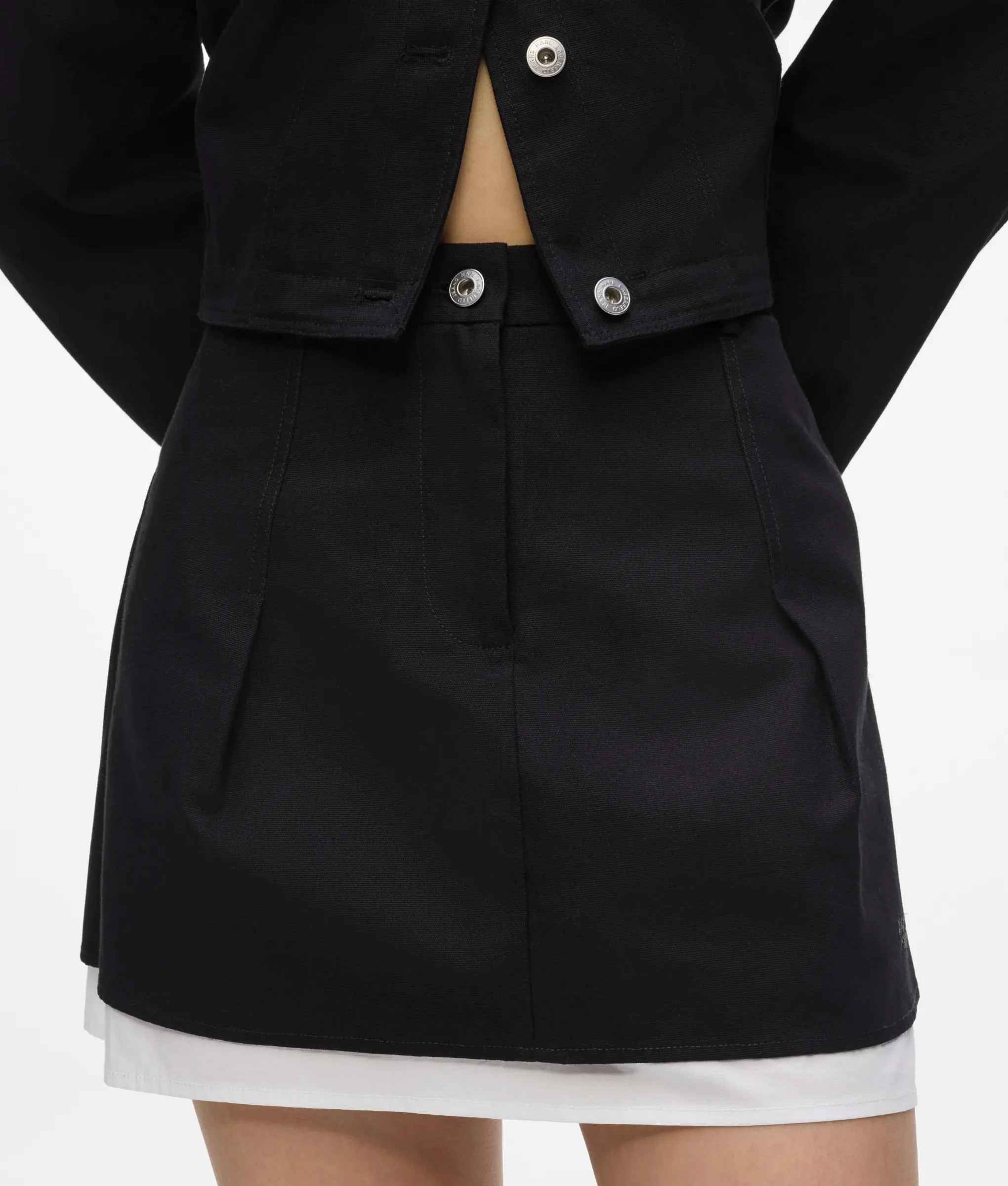 Mini jupe en toile noire et blanche