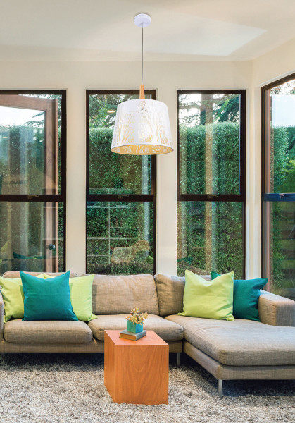 Lampa wisząca biała LANTERN 1xE27x60W wym: 120x35x35 cm Maytoni