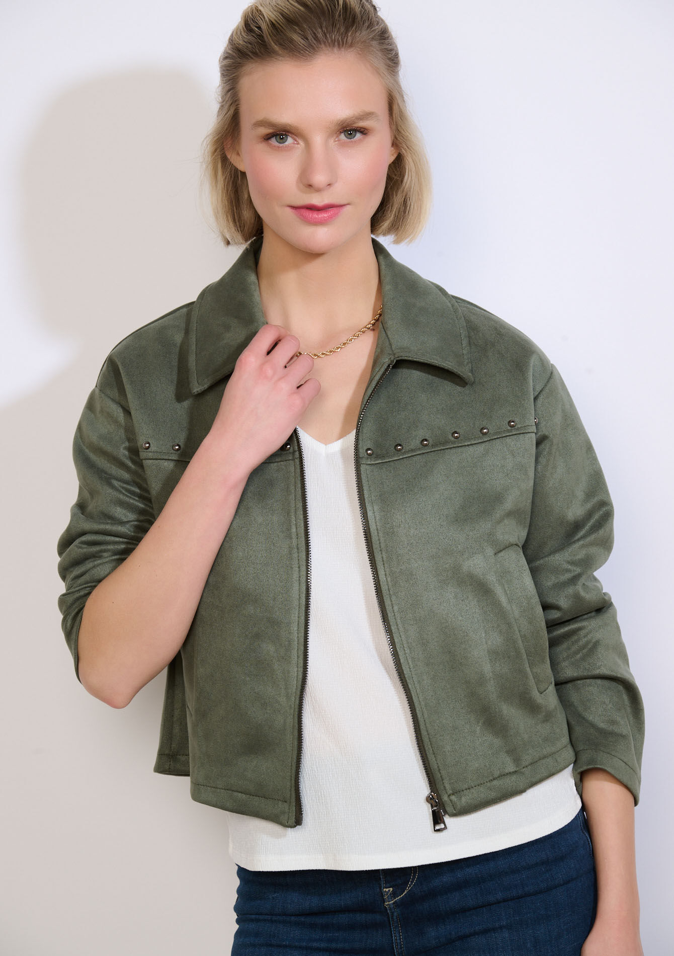 Su&egrave;de jas met studs en rits