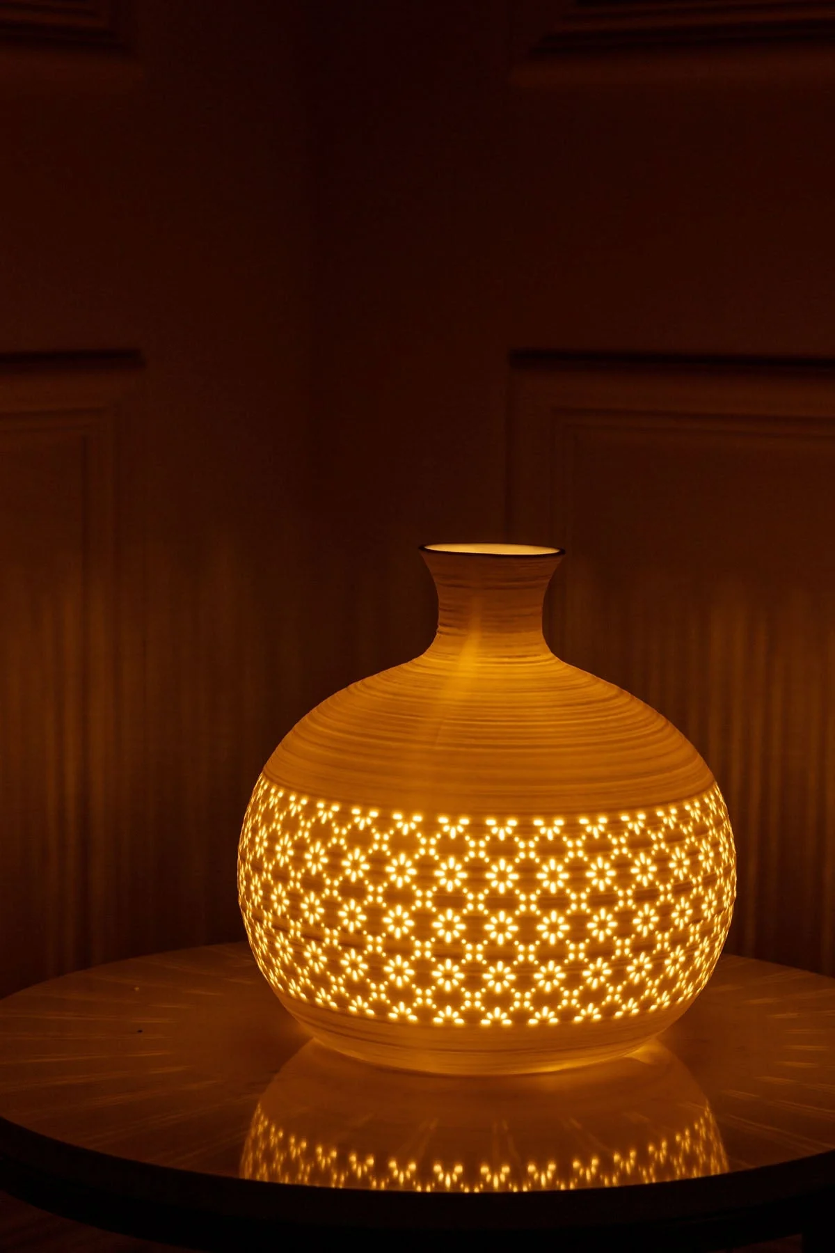 Ceramic LED Vase Table Lamp