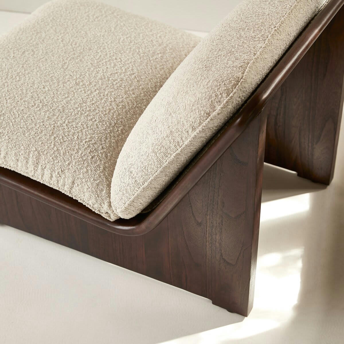 FOLK - Fauteuil en mindi massif et tissu écru