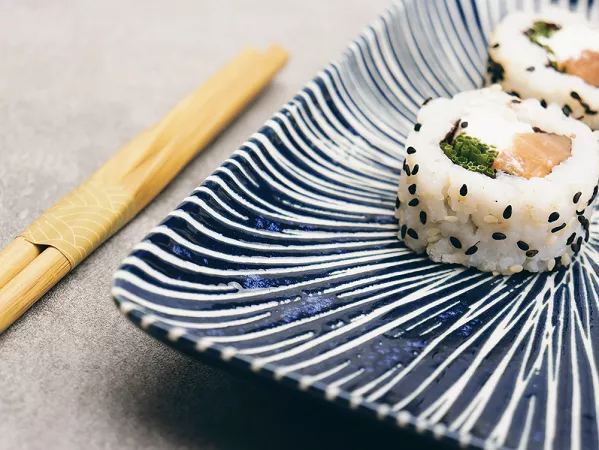 Zestaw do sushi dla 2 osób (4 el.) z pałeczkami Tokyo Design Studio - Tokusa Blue 33846