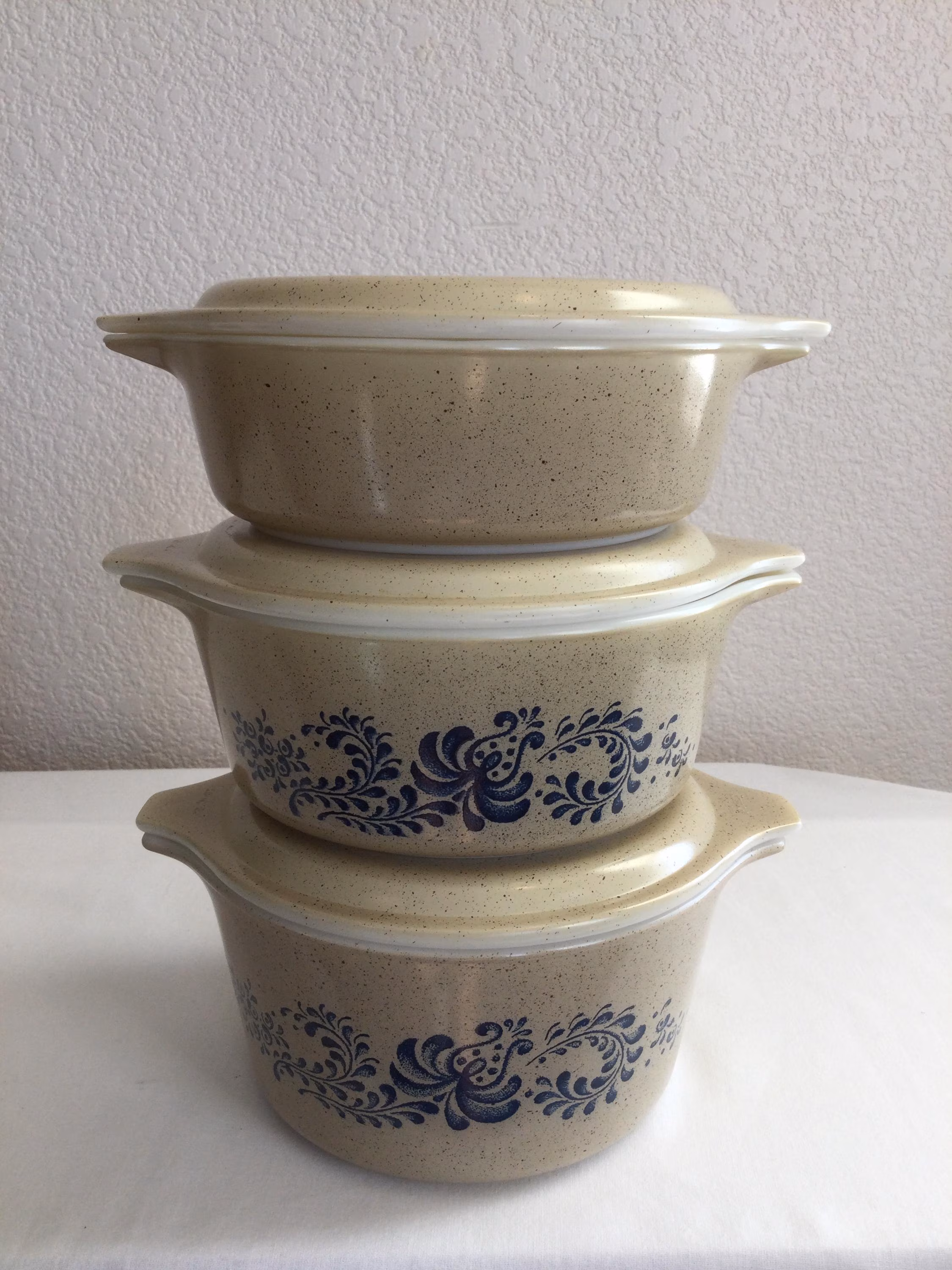 Set of 3 Pyrex Homestead Casserole Dishes with Matching Lids 471 472 473