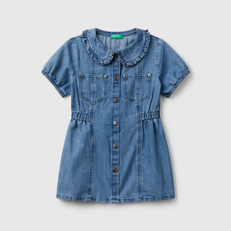 Dress with chambray collar