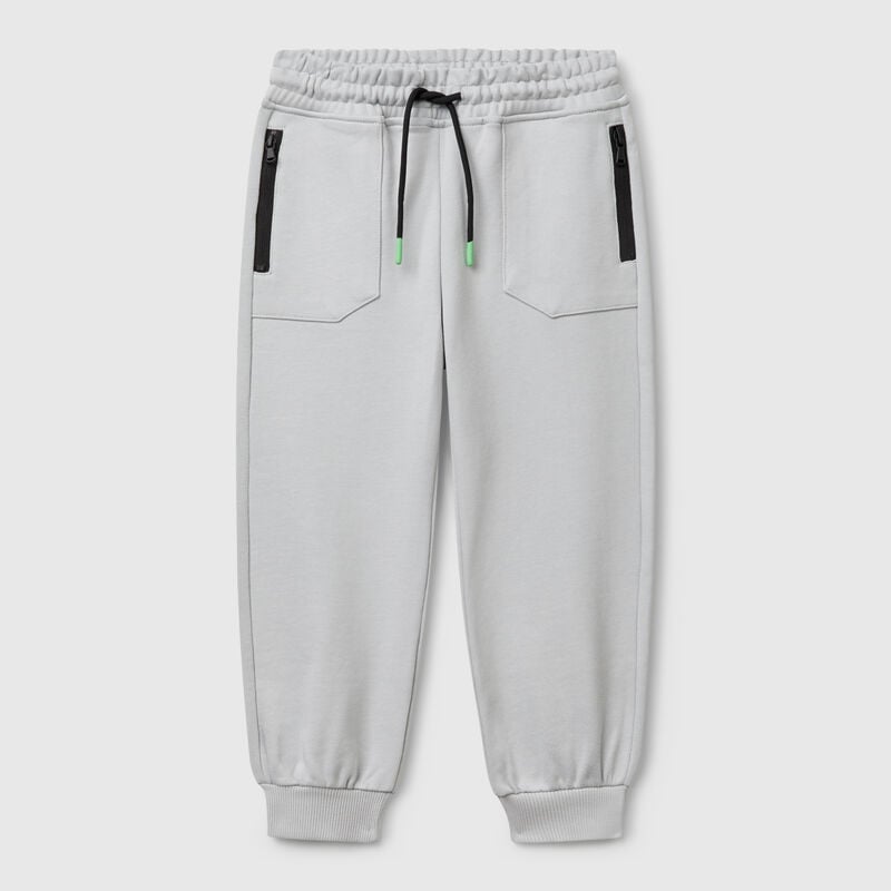 Sweatpants with drawstring
