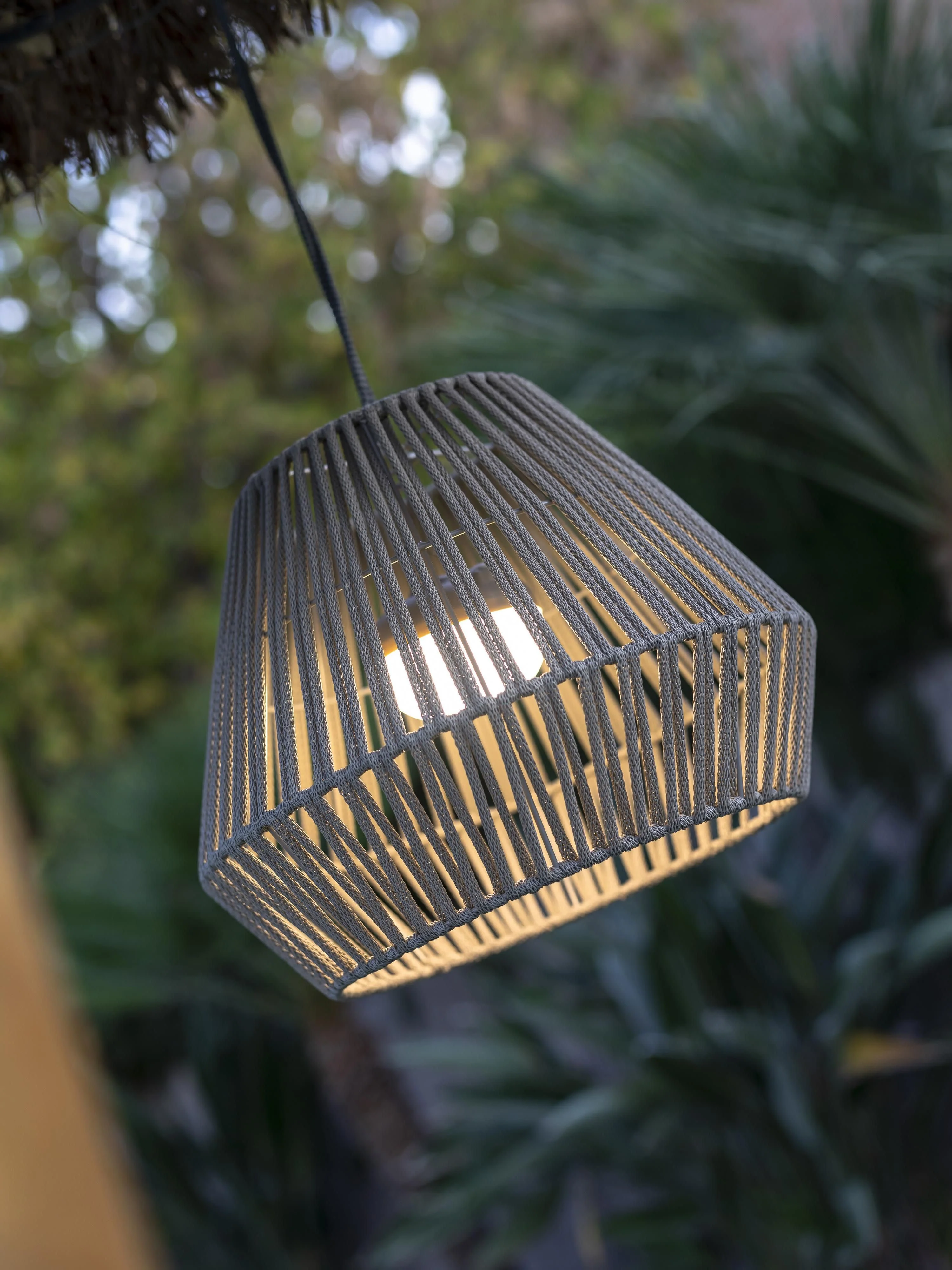 Mobile Outdoor-LED-Pendelleuchte Conta, dimmbar