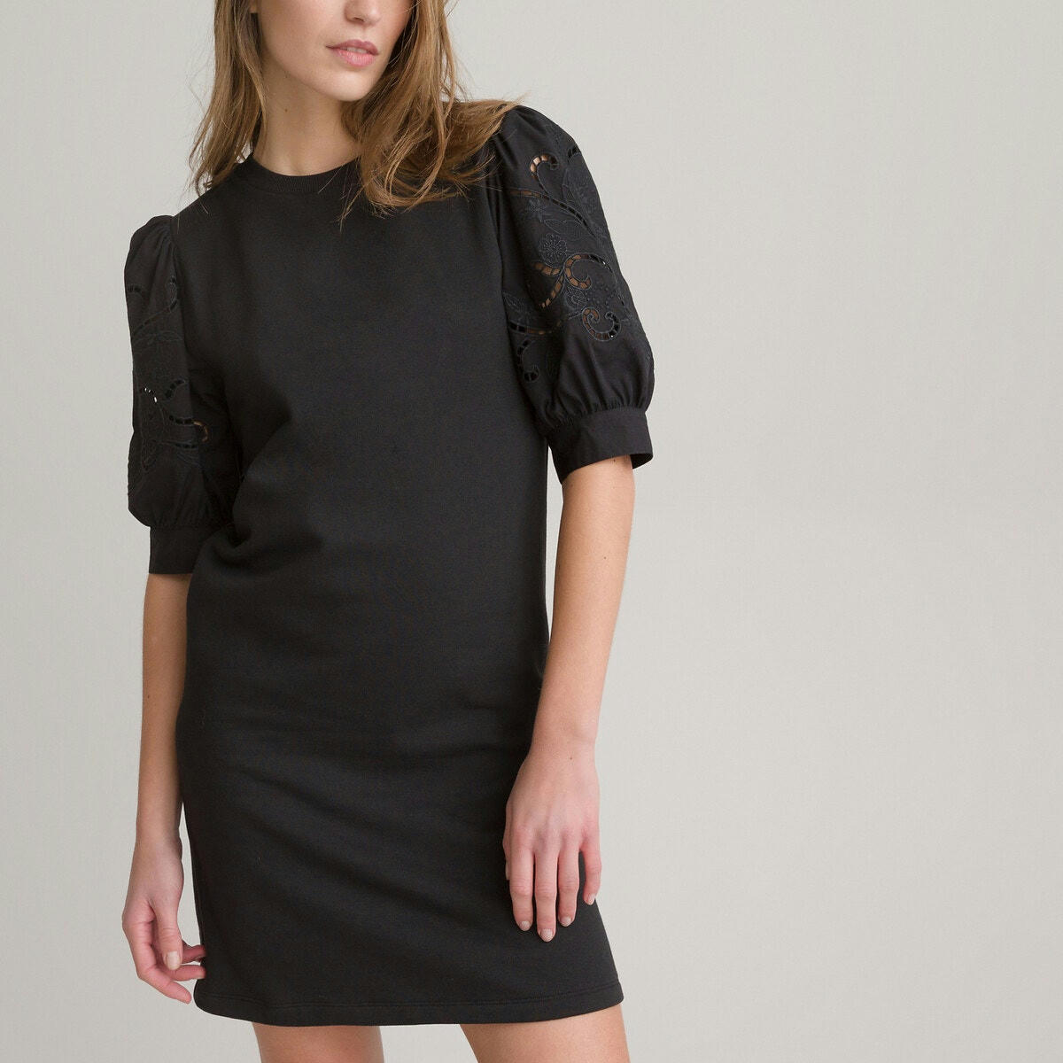 Robe sweat courte, manches ballons brodées