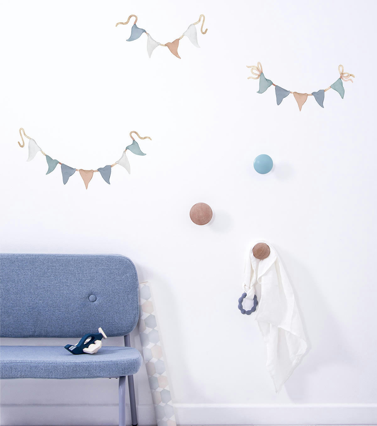 SELENE - Grand sticker guirlande de fanion en vinyle mat bleu