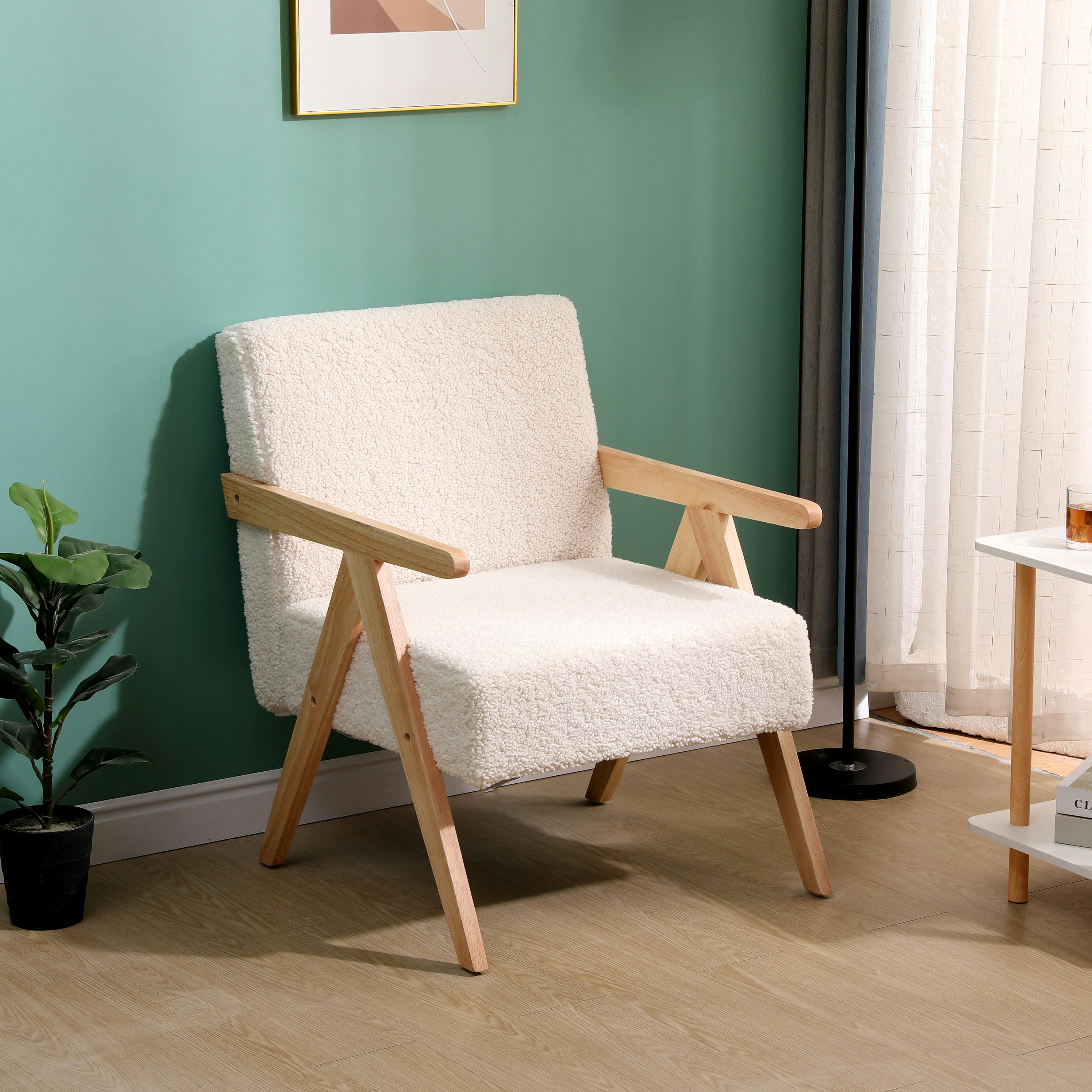 - Fauteuil de salon en bois massif et bouclettes blanches