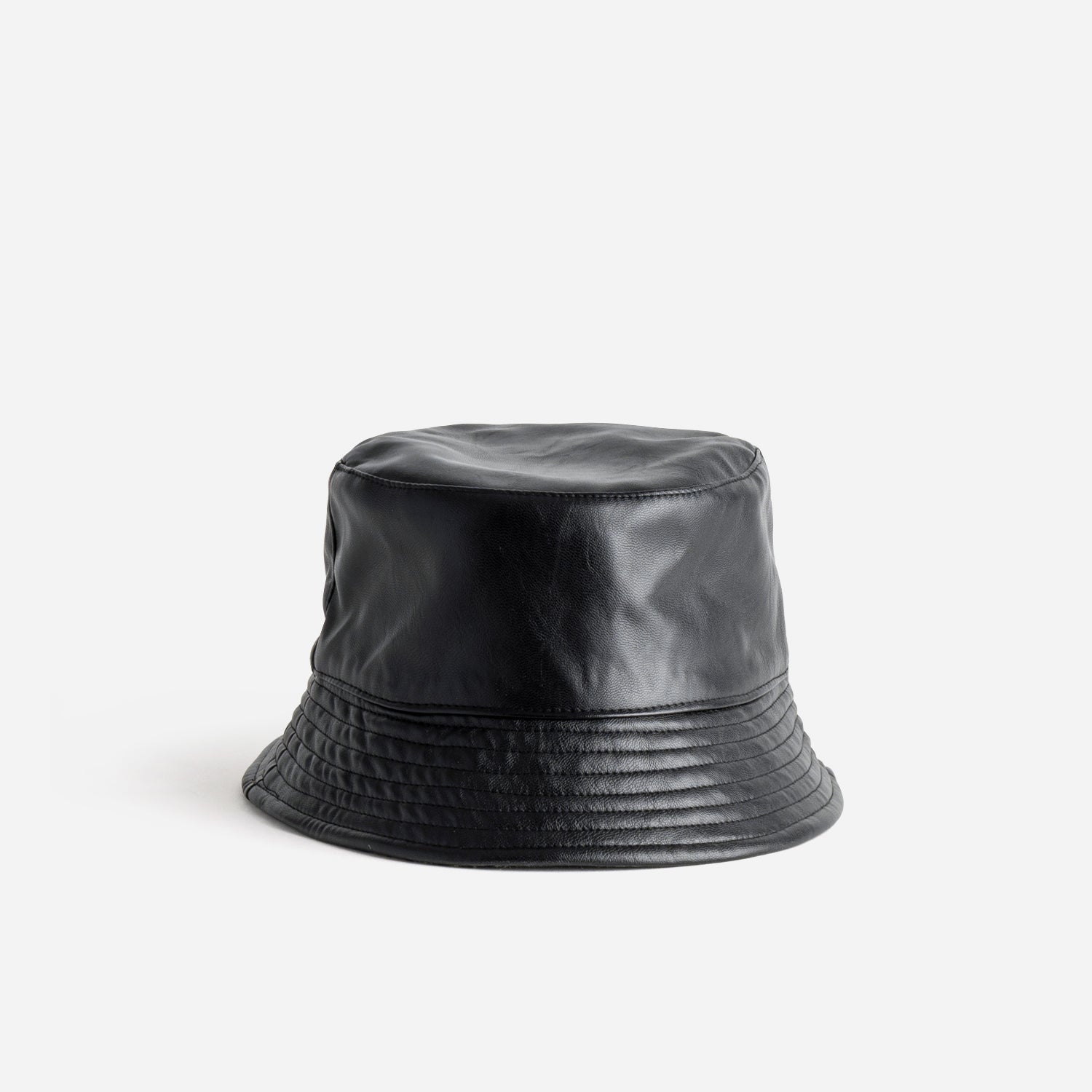 Bob réversible noir et motif carreaux