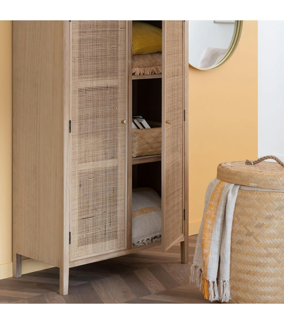 - Armoire avec 2 portes en bois et rotin naturel