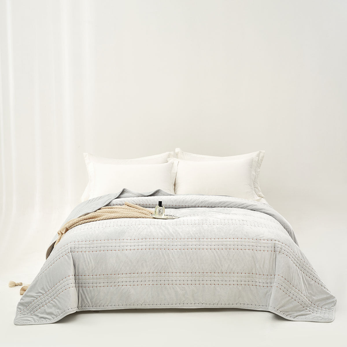 Edredão IVREA cinza em veludo 220x240cm