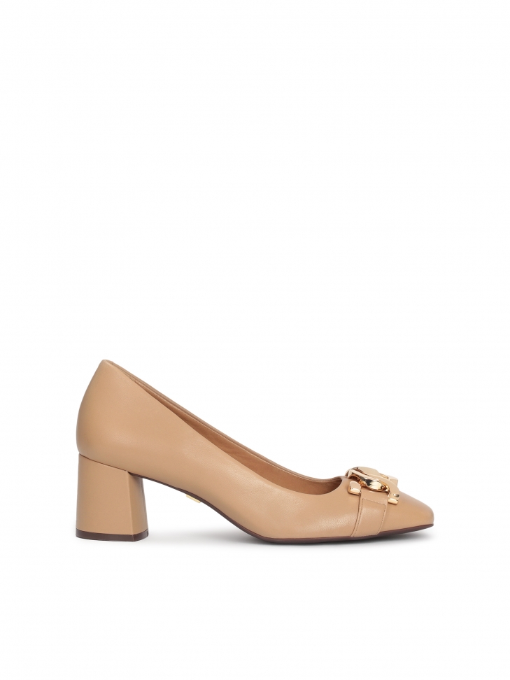Leather pumps with a wide heel and a comfortable insole
