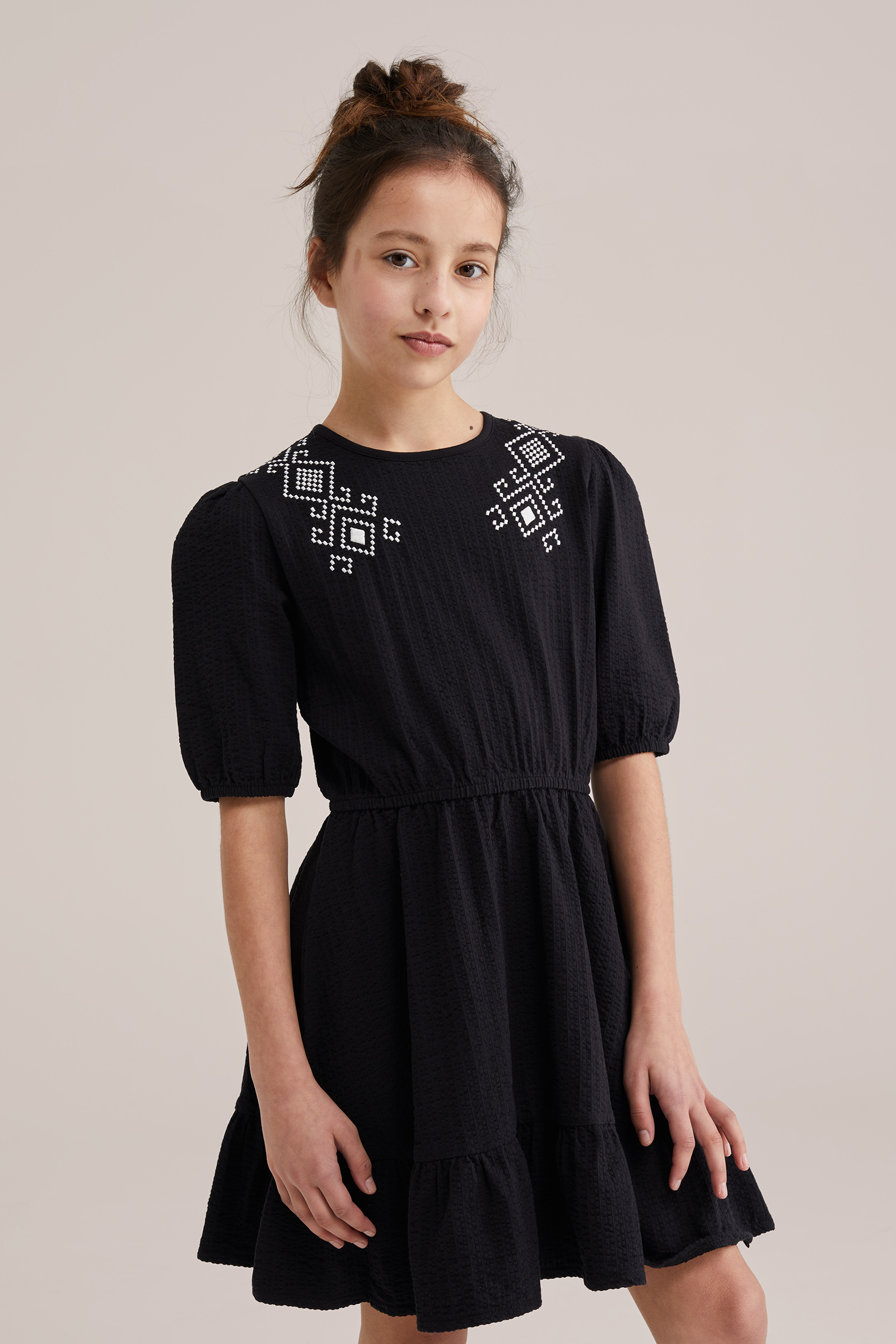 Meisjes seersucker jurk met embroideries
