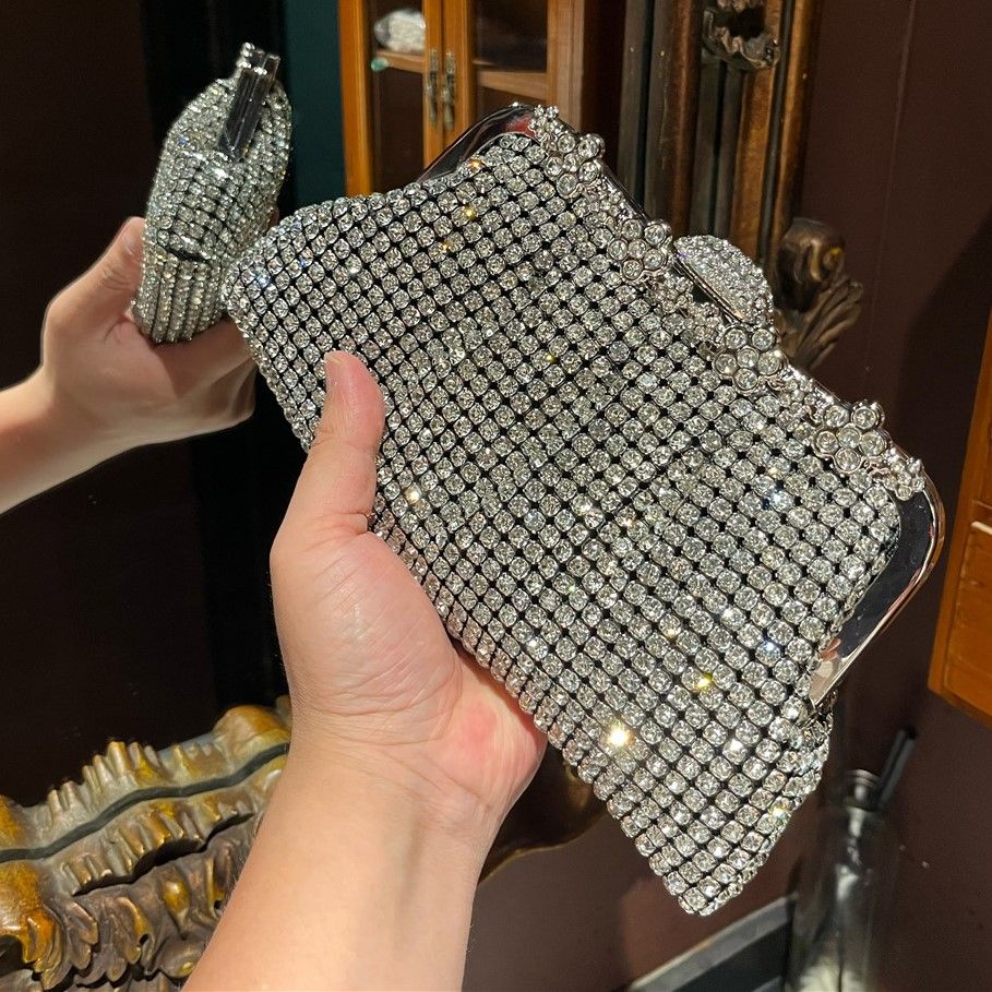 PEACH ACCESSORIES Sparkling Rhinestone Clutch Bag