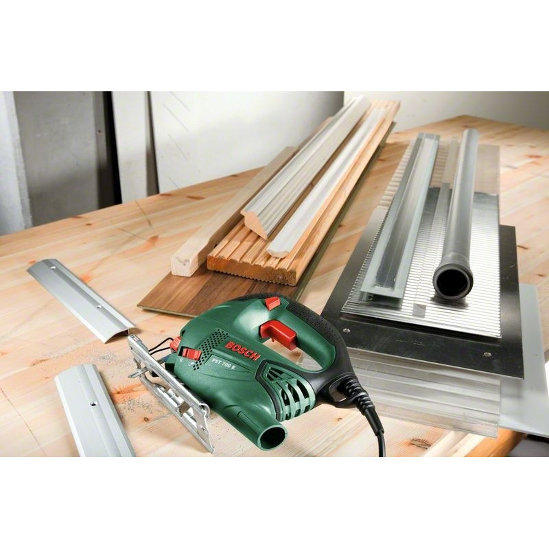 Scie sauteuse électrique PST 700 E 500 W BOSCH