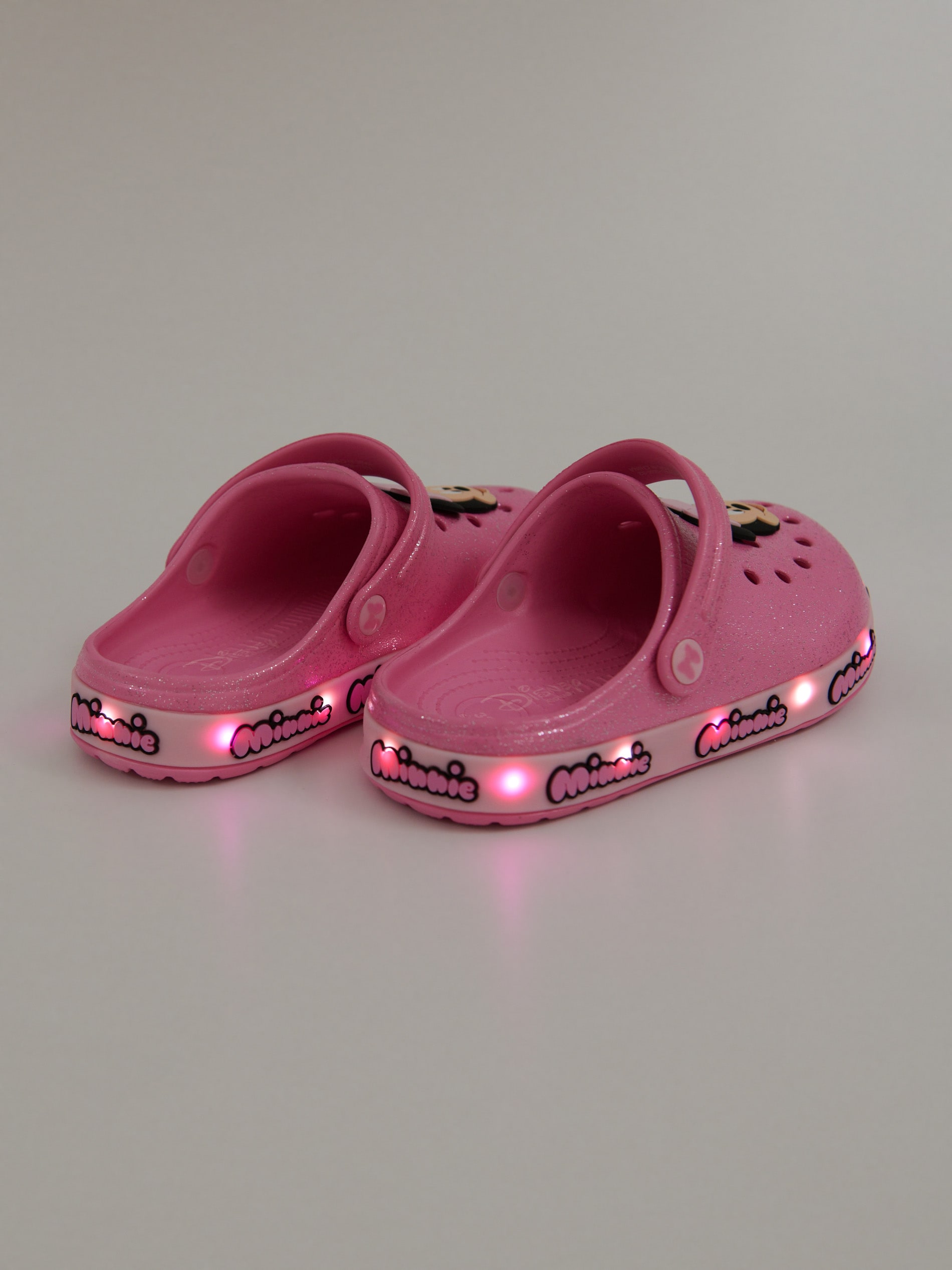 Chodaki ze świecącą podeszwą LED i aplikacją 3D Minnie Mouse