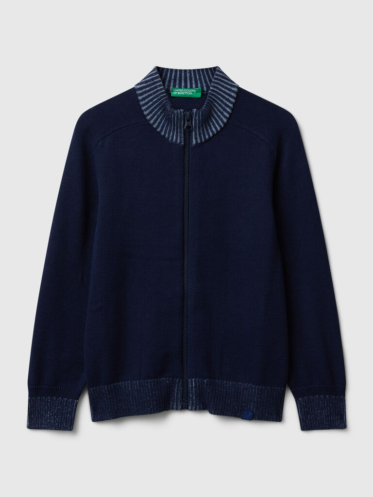 Sweater with zip