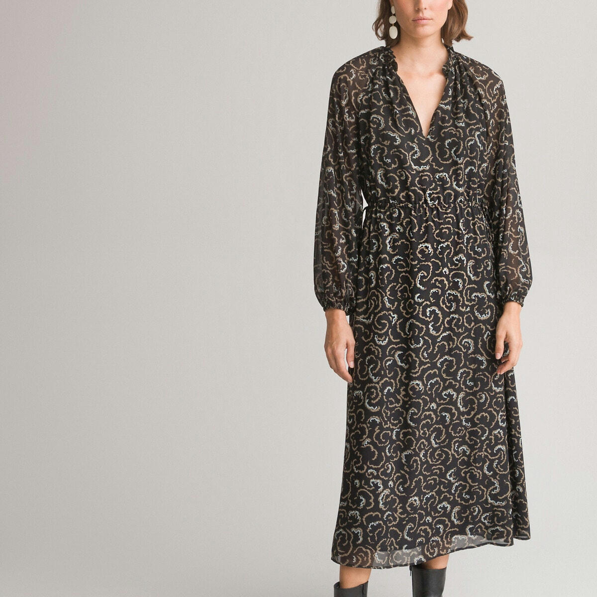 Robe longue, encolure v, manches longues