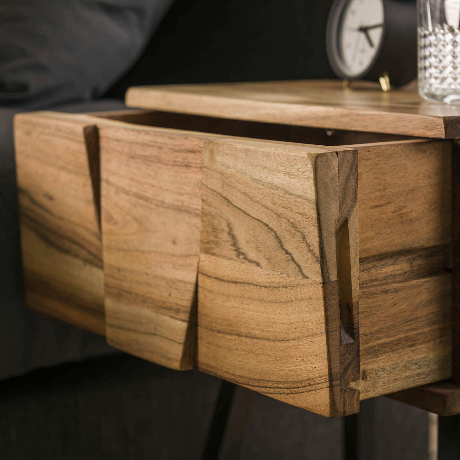 DUTTON - Chevet en bois d'acacia marron